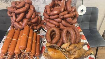 Продукты питания колбасные изделия