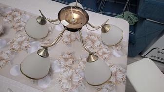 Срочно продам люстру