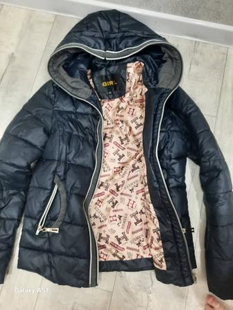 Продам куртку женскую