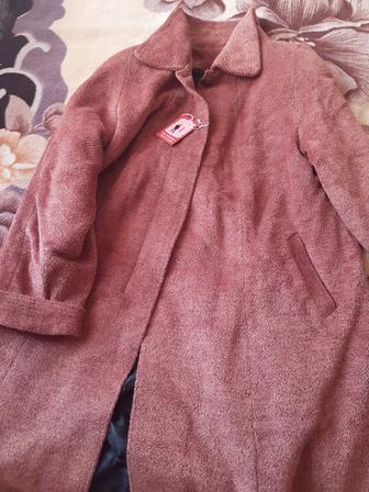 Два новых пальто демисезонные,с этикеткой,пр Киргизия,раз 54 черное и аранж