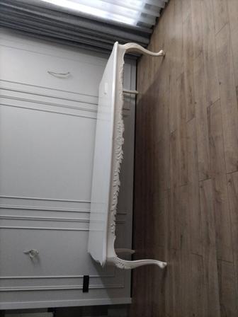 Продам стол для гостиной