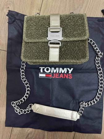 Продам брендовую сумку Tommy jeans