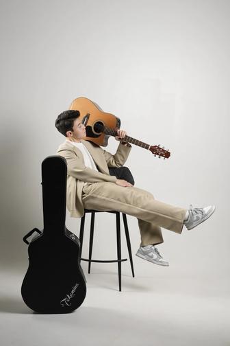 Артист, гитарист, музыкант, певец DIMOSH