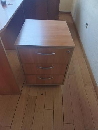 Продается тумба столы шкафы