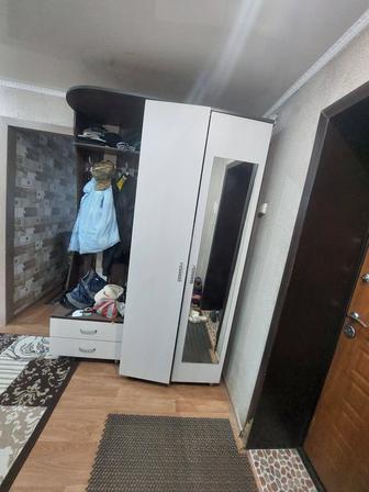 Продам шкаф в прихожую.
