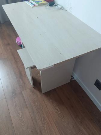 Продам стол и 4 табуретки