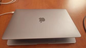 Ноутбук Apple MacBook Air  Гб / 126 Гб / macOS /