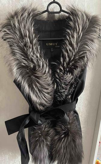 Кожаная жилетка с мехом чернобурки