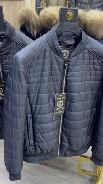 Продам мужскую легкую куртку-бомбер