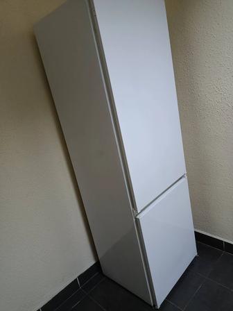 Продам качественный холодильник