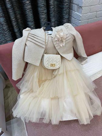 Платье на девочку