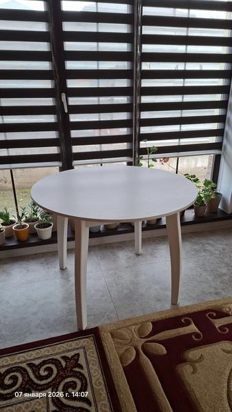 Обеденный стол