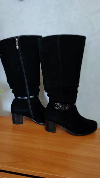 Продам женские зимние сапого