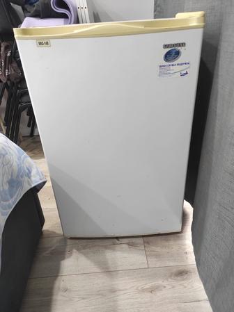 Холодильник Samsung (компактный, рабочий)