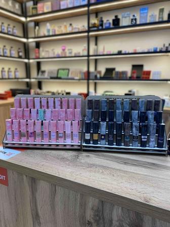 Парфюм с витриной духи