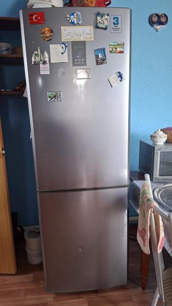 Холодильник Samsung