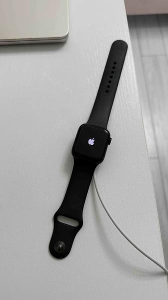Продам часы Apple SE