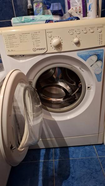 Продам стиральную машину-автомат Indesit на 5 кг
