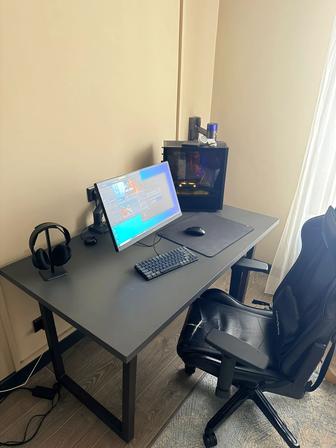 Продам компьютерный стол в отличном состоянии 140 на 80