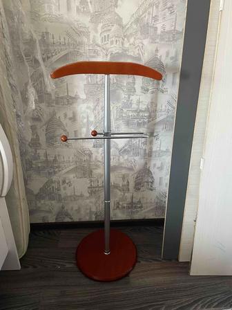 Продам напольную вешалку