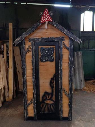 Туалет из вагонки в стиле сказки