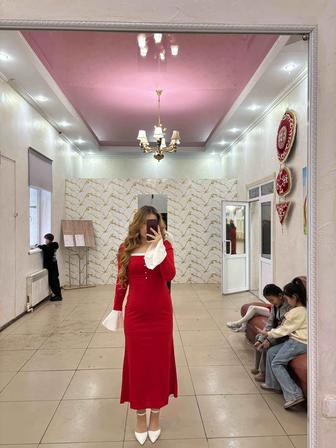 Красный платье