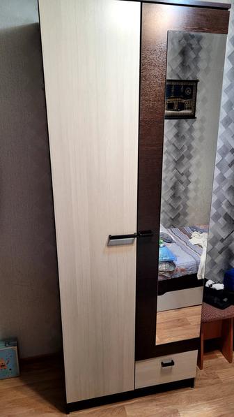Шкаф платяной