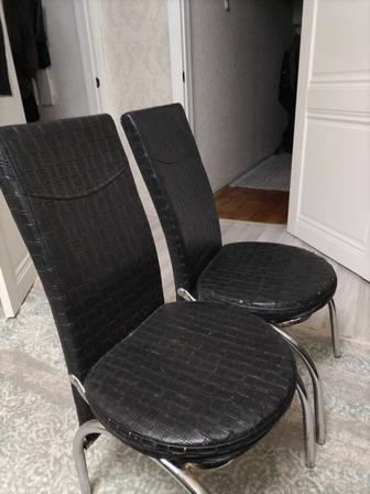 Продаю стол стулья