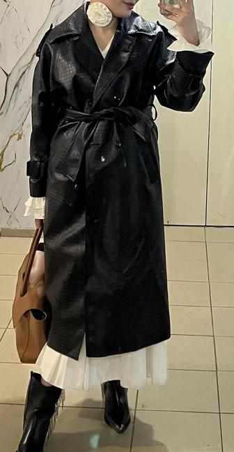 Продается красивый модный тренч