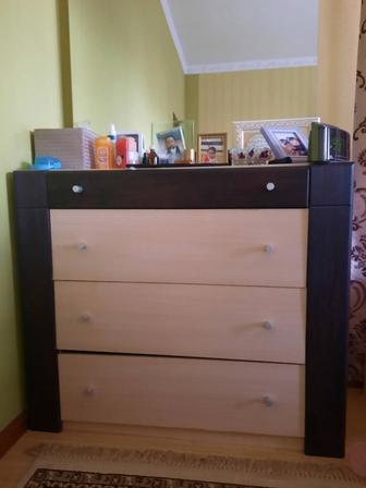 Продам туалетный столик !