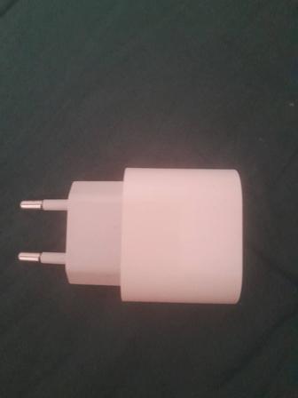 Продам блок питания,для зарядки айфона 16 про.