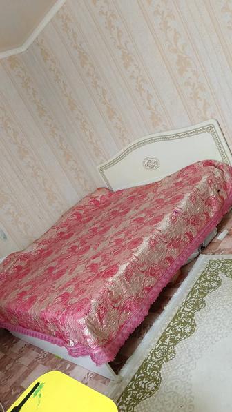 Кровать