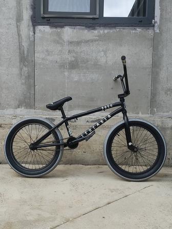 BMX HARO LEUCADIA черного цвета