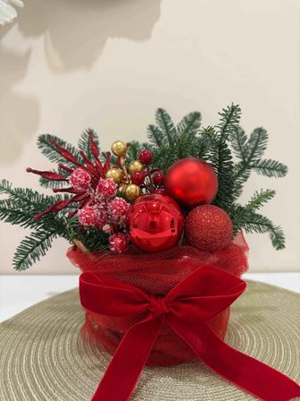 Продам новогоднюю композицию из живых веток