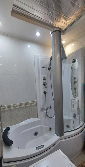 Джакузи с гидромассажем с душем