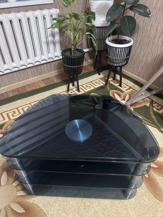 Продается столик под телевизор