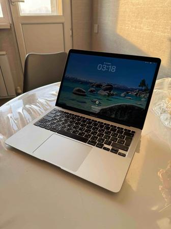 Macbook air 13 M1 8/256 silver