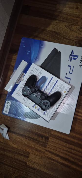 Продам Sony PS4