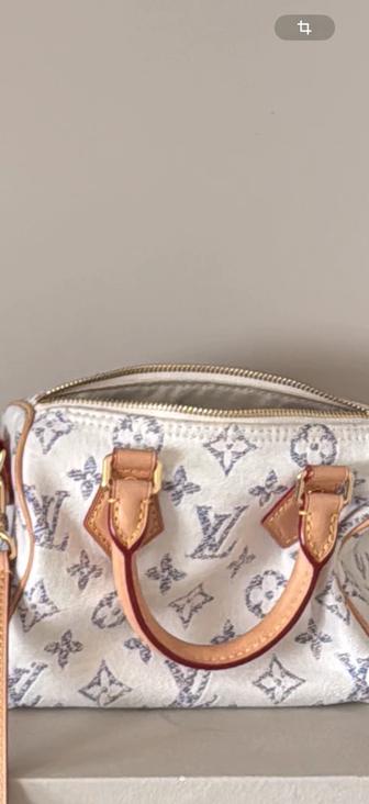 Продам сумку LV 20 см