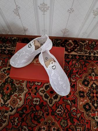 Продам облегченные кроссовки