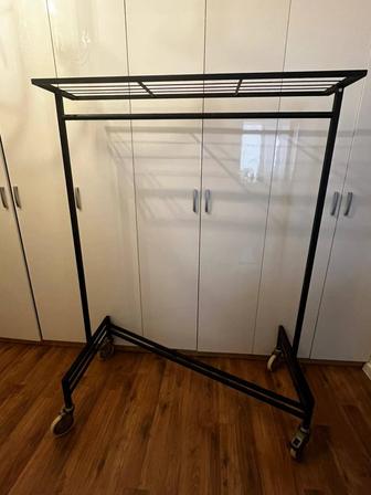 Продам старую вешалку , так как не нужна