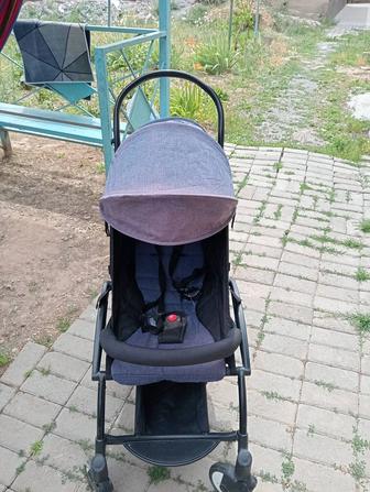 Детская прогулочная коляска