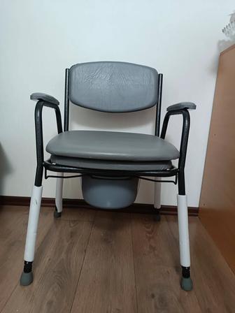 Санитарный стул для инвалидов