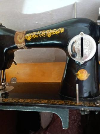 Машинка швейная бу