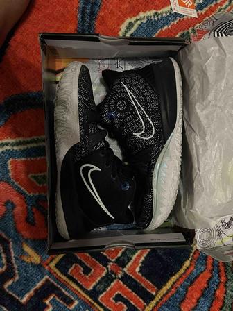 кроссовки Model Nike Kyrie 7