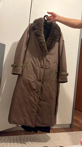 Пуховик с натуральным воротником