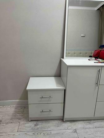 Прикроватные тумбы