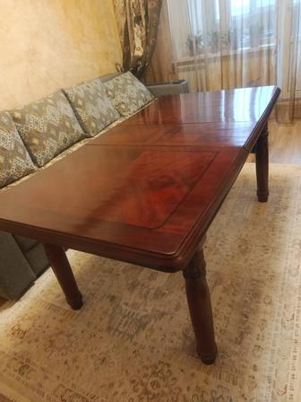 Стол обеденный