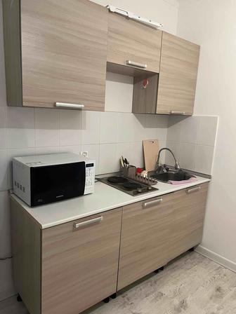 Продам кухонный гарнитур с плитой и мойкой