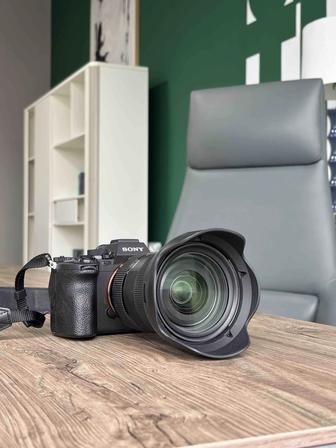 Продам Sony A7 iv 4 с объективом Sigma все новое